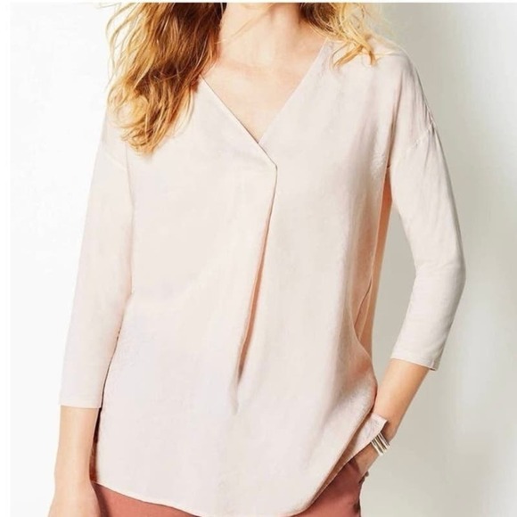 J. Jill Mixed-Media Relaxed V-Neck
Blouse in Blush, size Medium‎ - Picture 13 of 13